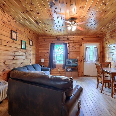 Blue Rose Cabins - Pine Ridge Cabin โลแกน ภายนอก รูปภาพ