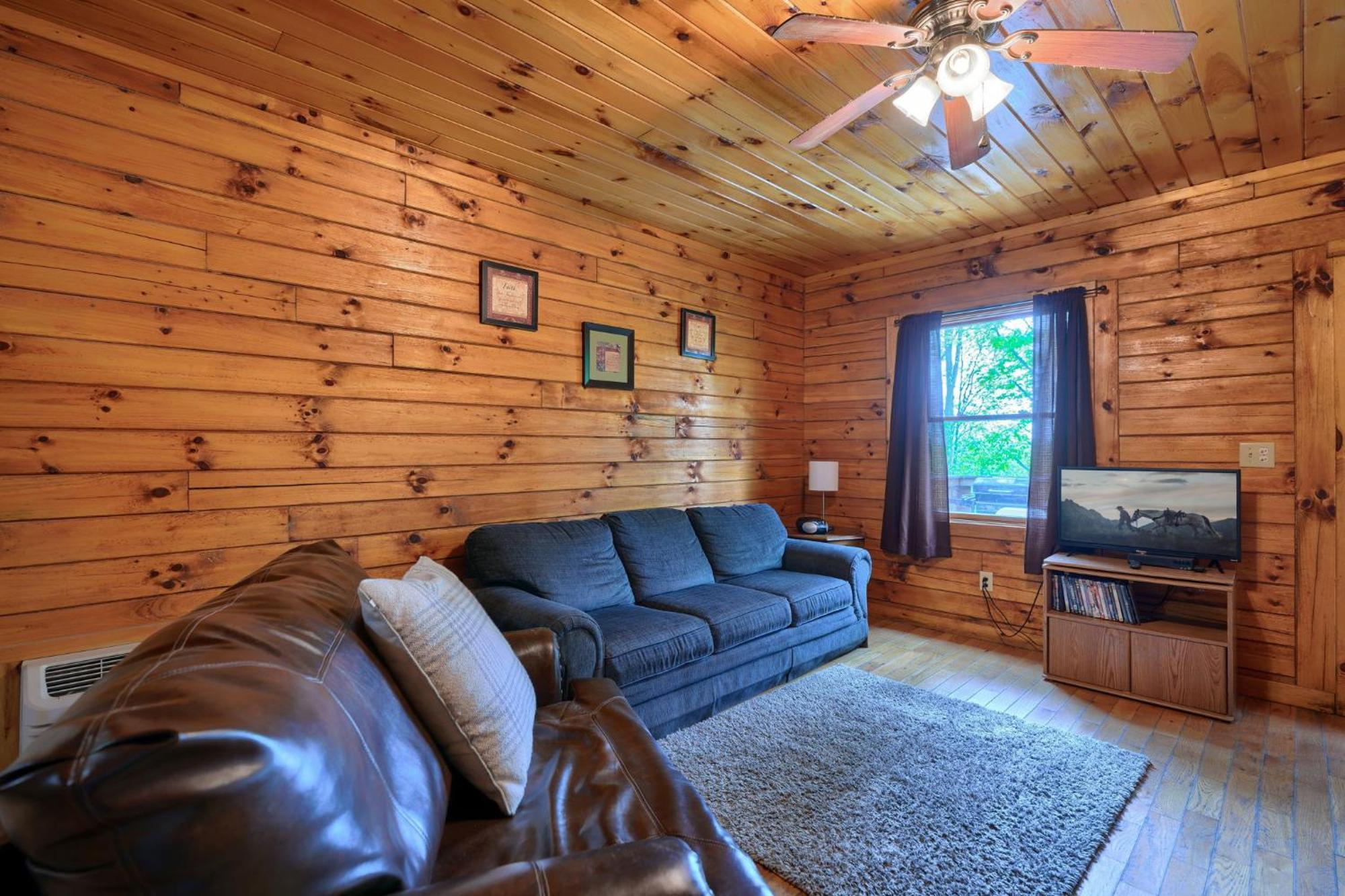 Blue Rose Cabins - Pine Ridge Cabin โลแกน ภายนอก รูปภาพ