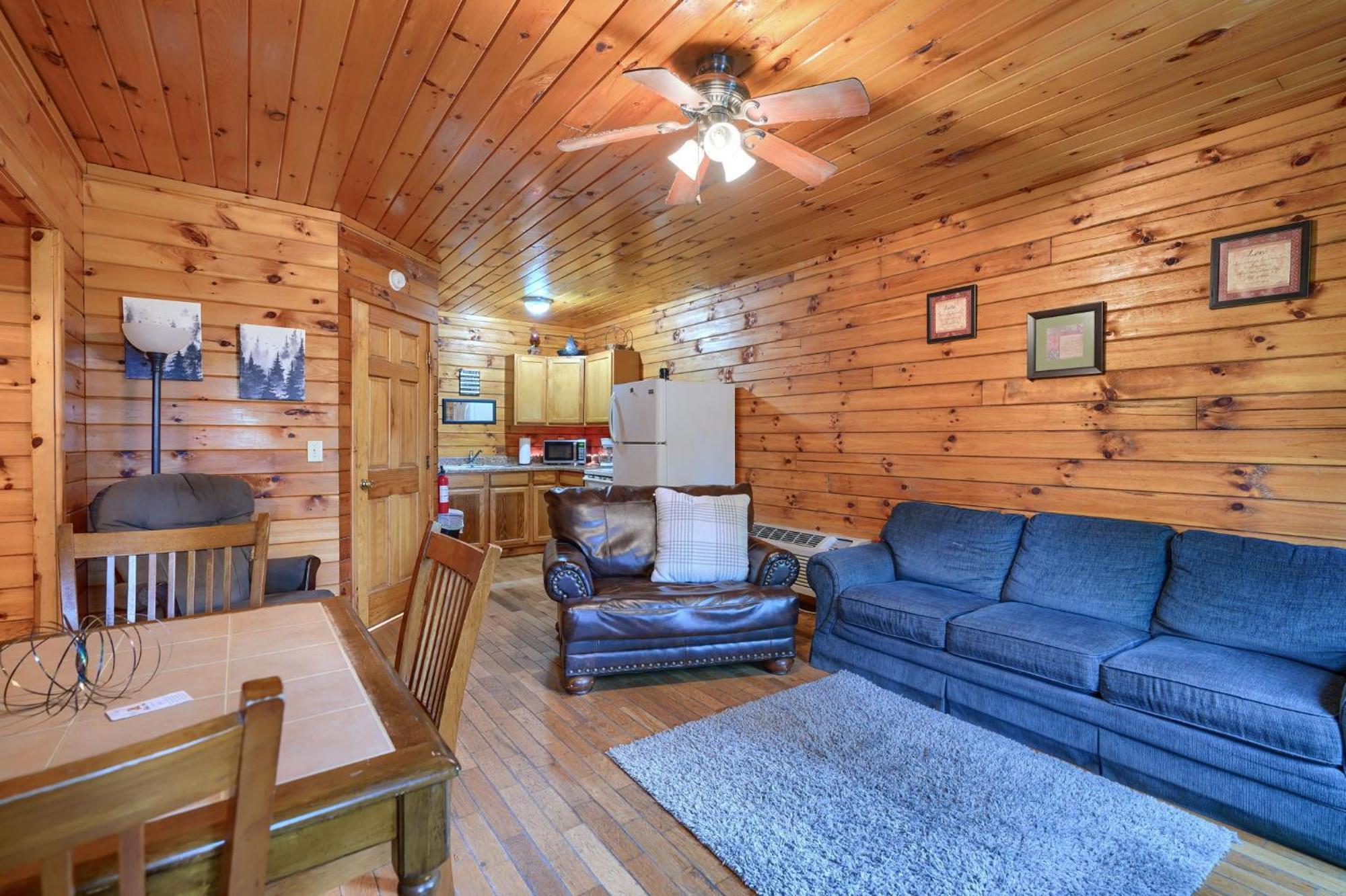 Blue Rose Cabins - Pine Ridge Cabin โลแกน ภายนอก รูปภาพ