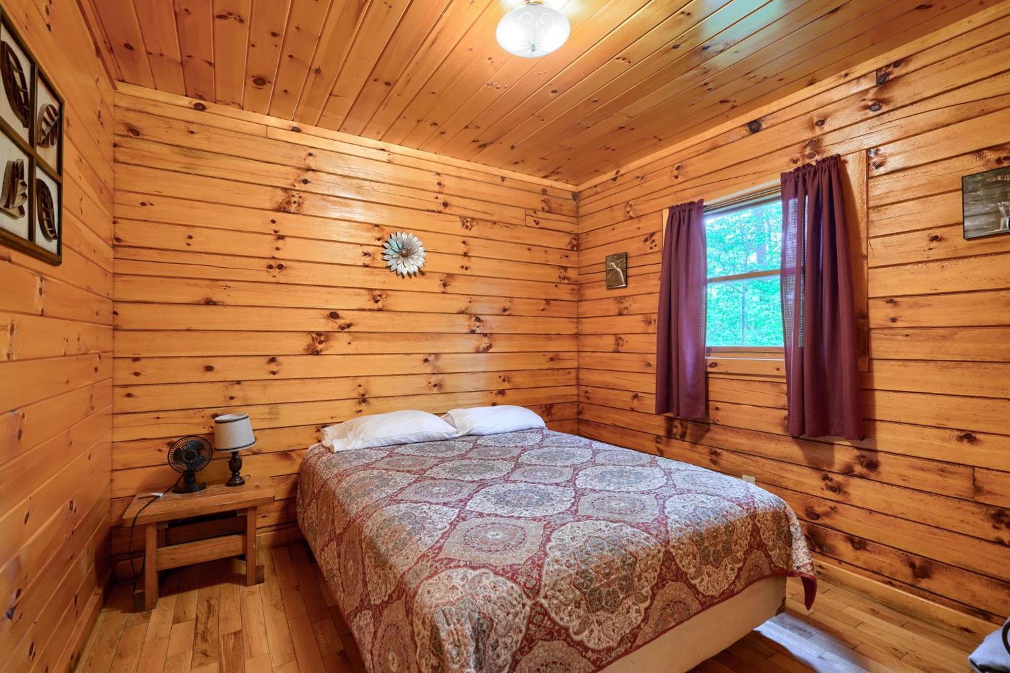 Blue Rose Cabins - Pine Ridge Cabin โลแกน ภายนอก รูปภาพ
